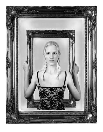 mirror.jpg (33767 bytes)